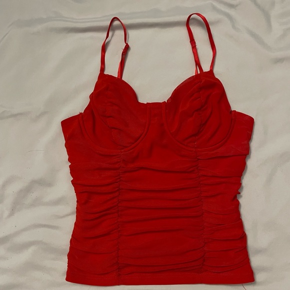 Red Ruched Sleeveless Top - Picture 4 of 4